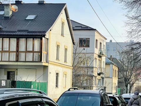 квартира за адресою Миколи Зерова вул., 4