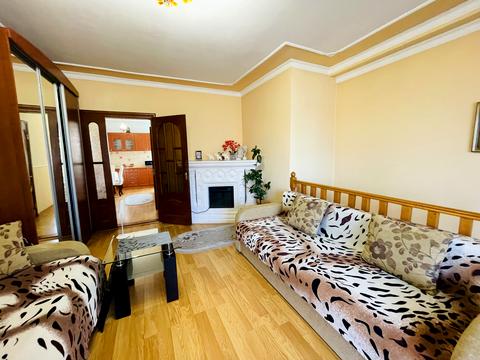 квартира за адресою Миколи Зерова вул., 4