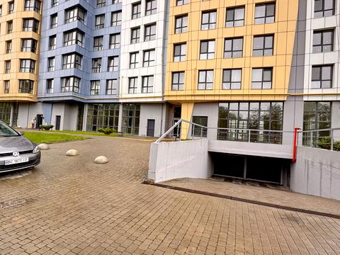 комерційна за адресою Львів, Карла Мікльоша вул., 20