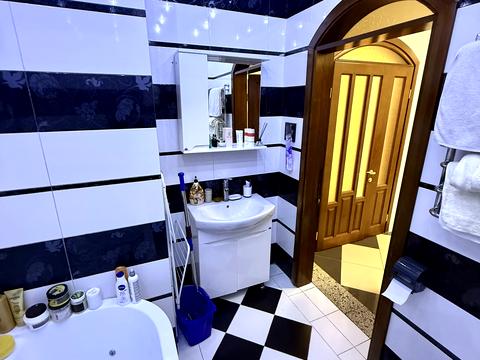 квартира за адресою Анни Ахматової вул., 48