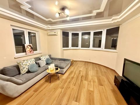 квартира за адресою Анни Ахматової вул., 48