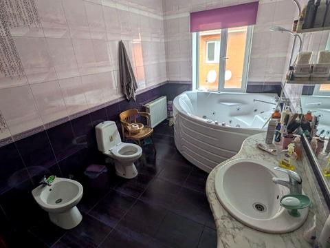 будинок за адресою Героїв Небесної Сотні вул. (Островського)