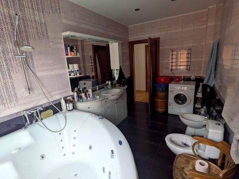 будинок за адресою Героїв Небесної Сотні вул. (Островського)