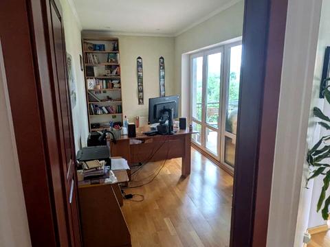 будинок за адресою Героїв Небесної Сотні вул. (Островського)