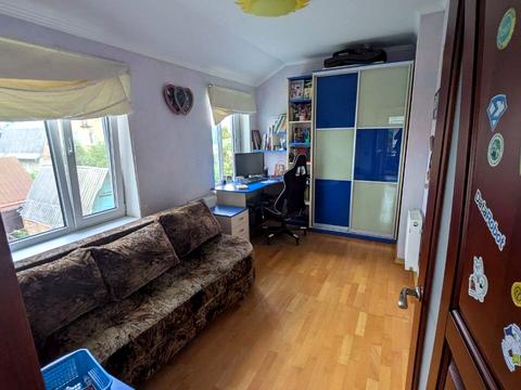 будинок за адресою Героїв Небесної Сотні вул. (Островського)