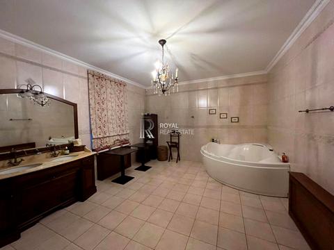 будинок за адресою Набережна