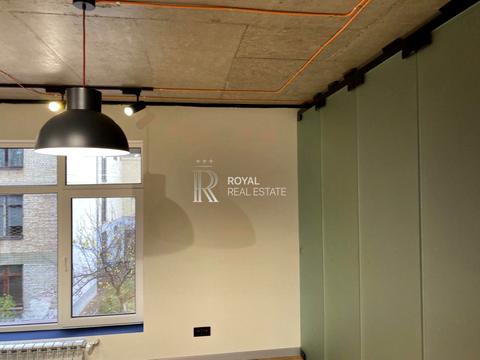 комерційна за адресою Антоновича вул. (Горького), 1