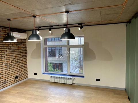 комерційна за адресою Антоновича вул. (Горького), 1