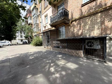 комерційна за адресою Панаса Мирного вул., 1