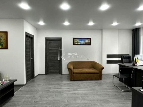 комерційна за адресою Любомира Гузара просп. (Космонавта Комарова), 3