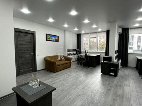 комерційна за адресою Любомира Гузара просп. (Космонавта Комарова), 3