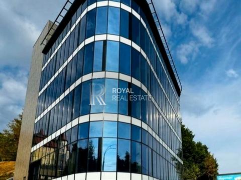 комерційна за адресою Докучаївська, 1