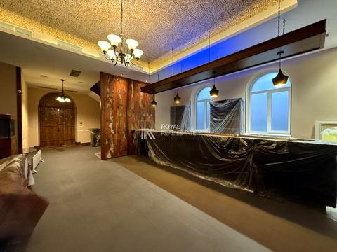 комерційна за адресою Генерала Алмазова вул. (Кутузова), 1