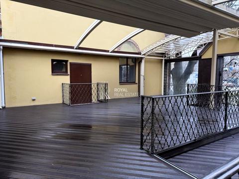 комерційна за адресою Генерала Алмазова вул. (Кутузова), 1