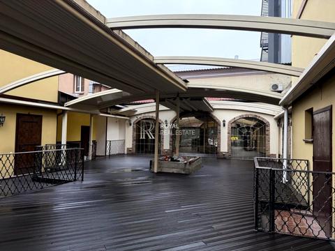 комерційна за адресою Генерала Алмазова вул. (Кутузова), 1