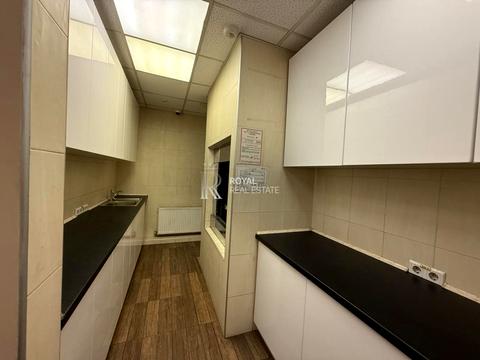 комерційна за адресою Генерала Алмазова вул. (Кутузова), 1