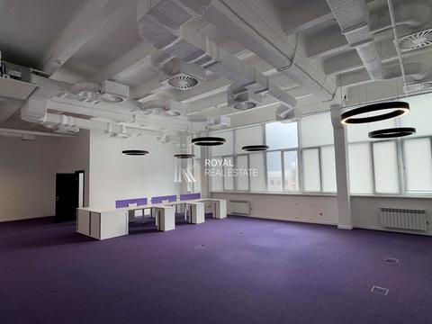 комерційна за адресою Лаврська вул. (Січневого Повстання), 2