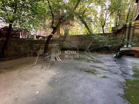 комерційна за адресою Мала Житомирська вул., 3/4