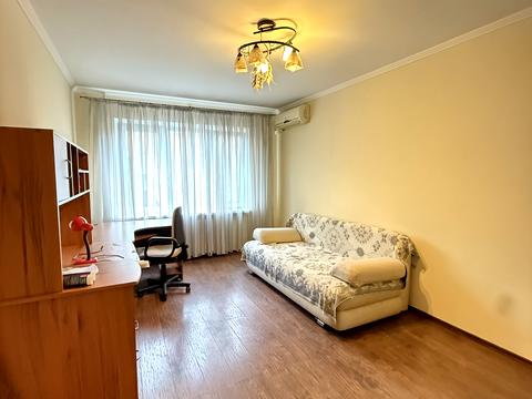 квартира за адресою Небесної Сотні просп. (Маршала Жукова), 10