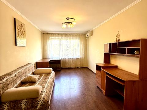 квартира за адресою Небесної Сотні просп. (Маршала Жукова), 10