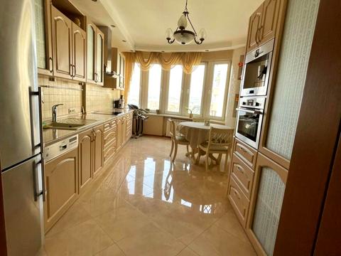 квартира за адресою Дніпровська набережна вул., 23