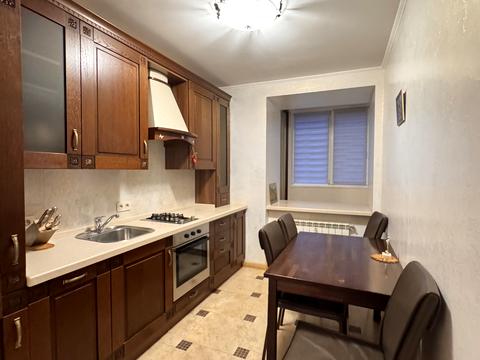 квартира за адресою Лаврська вул. (Січневого Повстання), 4-В