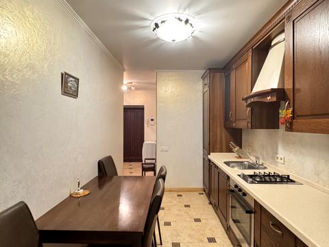 квартира за адресою Лаврська вул. (Січневого Повстання), 4-В