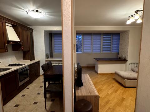 квартира за адресою Лаврська вул. (Січневого Повстання), 4-В