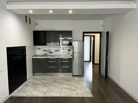 комерційна за адресою Вишнева вул., 36