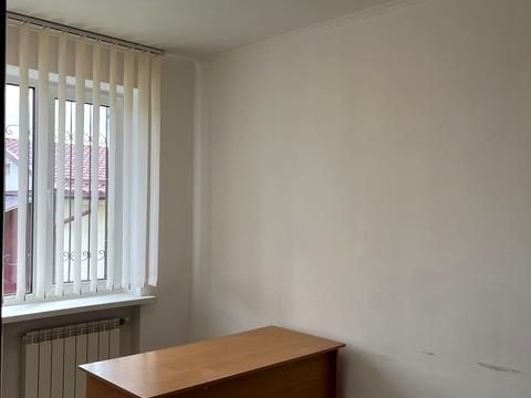 комерційна за адресою Вишнева вул., 36