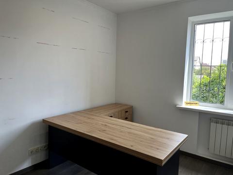 комерційна за адресою Вишнева вул., 36