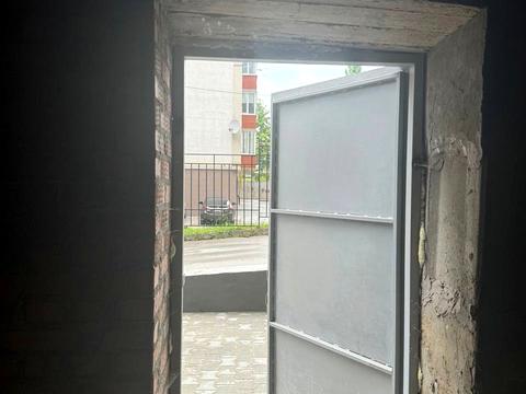 комерційна за адресою Кам'янецька вул., 100/2