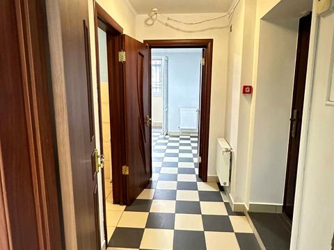 комерційна за адресою Тролейбусна вул., 15