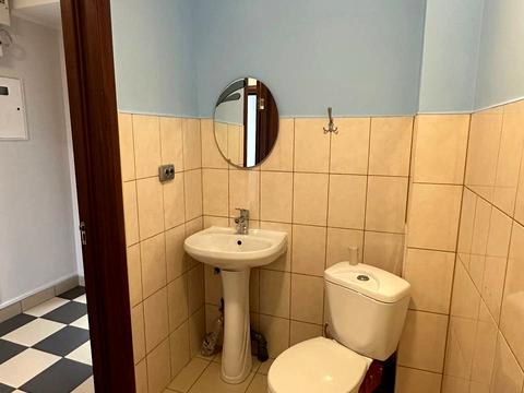 комерційна за адресою Тролейбусна вул., 15