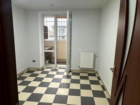 комерційна за адресою Тролейбусна вул., 15