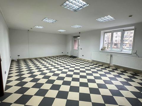 комерційна за адресою Тролейбусна вул., 15