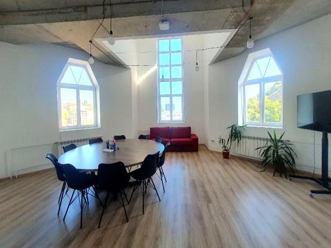 комерційна за адресою Воздвиженська вул., 10