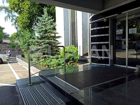 комерційна за адресою Дегтярівська вул., 62