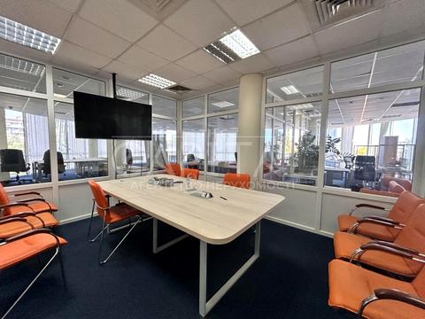 комерційна за адресою Польова вул., 24