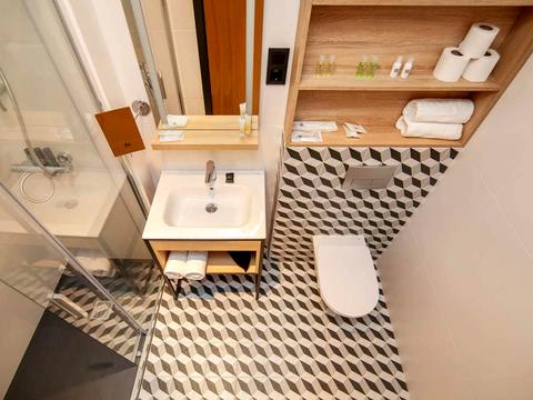 комерційна за адресою Панаса Мирного вул., 29