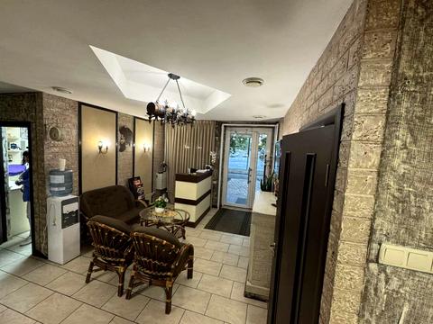 комерційна за адресою Академіка Корольова вул., 28