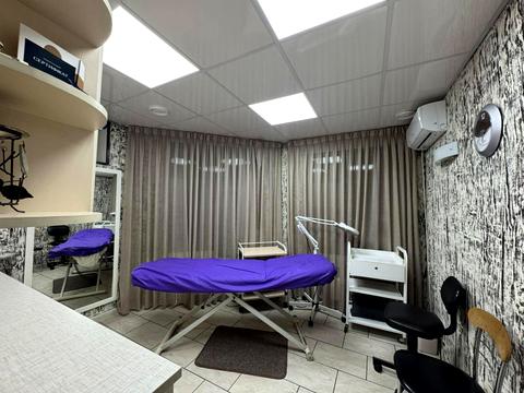 комерційна за адресою Академіка Корольова вул., 28