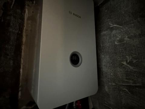 комерційна за адресою Академіка Корольова вул., 28