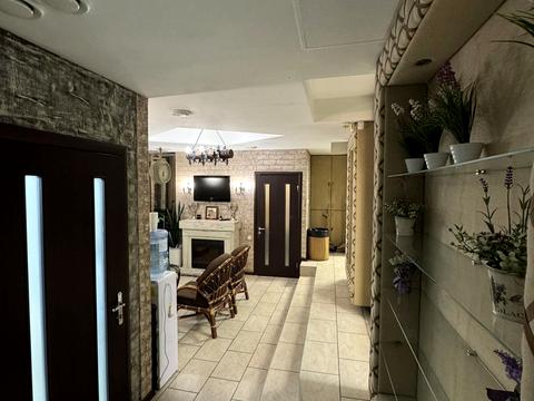 комерційна за адресою Академіка Корольова вул., 28