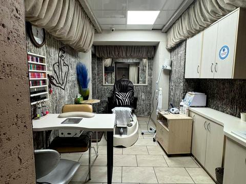 комерційна за адресою Академіка Корольова вул., 28