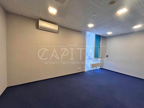 комерційна за адресою Польова вул., 24Д