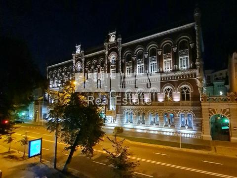 комерційна за адресою Інститутська вул., 16