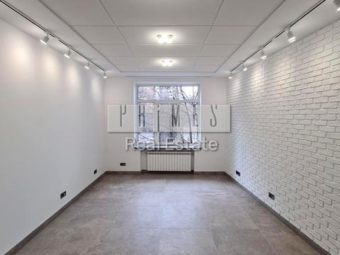 комерційна за адресою Інститутська вул., 16