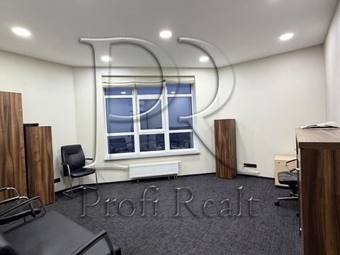 комерційна за адресою Кловський узвіз, 7