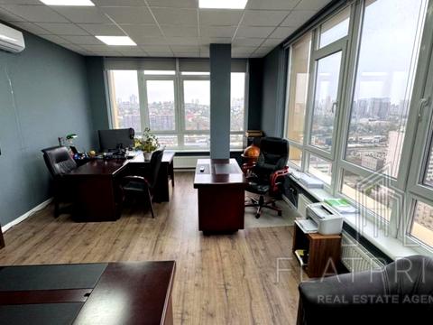 комерційна за адресою Жилянська вул., 68